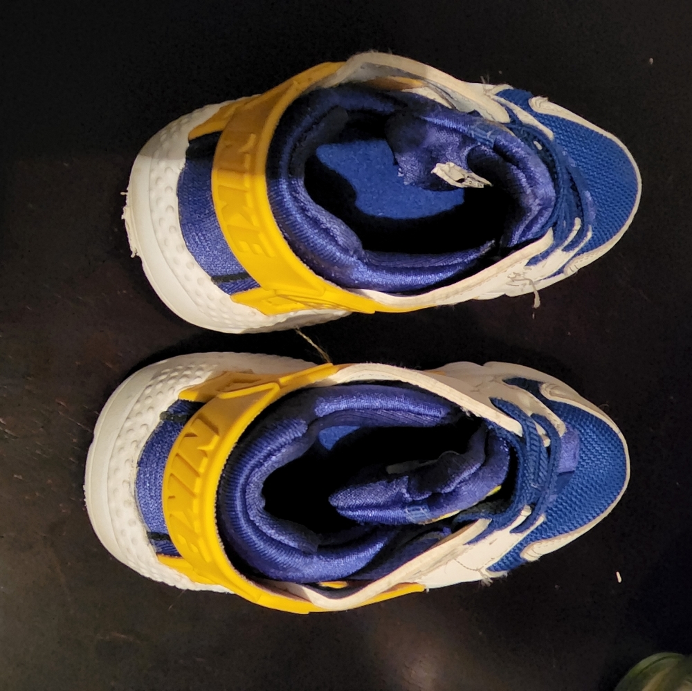 Nike hurache size 9 WHT/ blue/ yellow